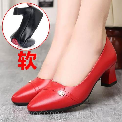 新款妈鞋单鞋真皮软年春秋中年女鞋子中妈老不累脚红色皮底鞋女士