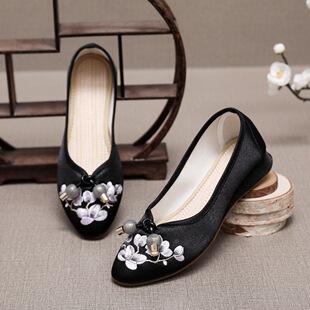 春夏搭配旗袍的鞋子新中式国风鞋女单鞋亮丝坡跟绣花汉服古风布鞋