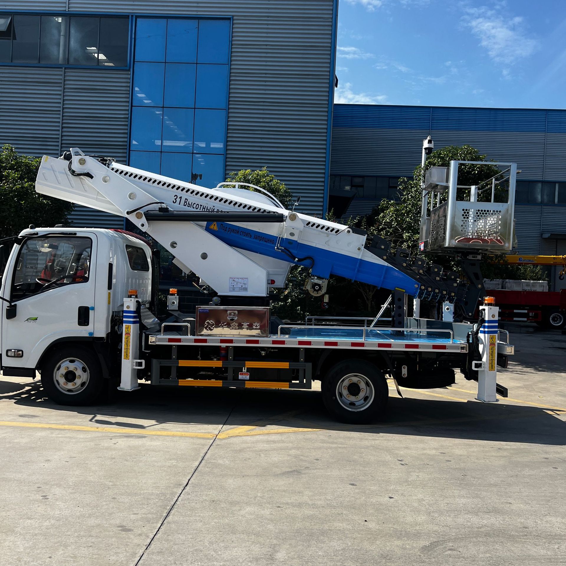 【程力集团】高空作业车出口高空作业平台Aerial work platform