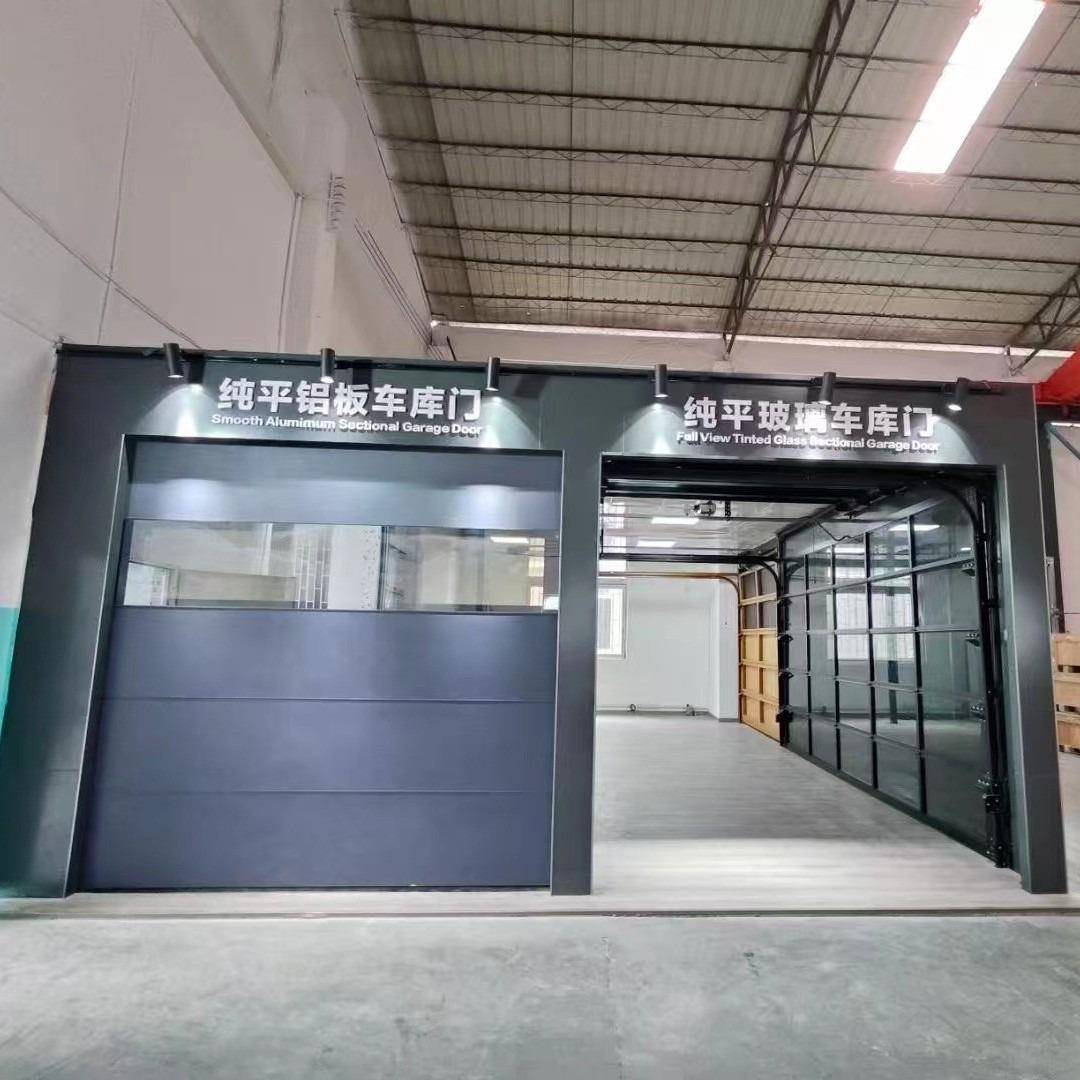 别墅铝合金翻板车库门防盗智能感应电动家用纯平铝板翻板门防盗门