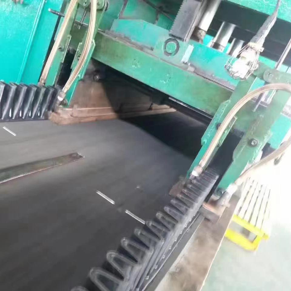 大倾角波纹挡边橡胶输送带耐磨料斗波纹挡板提升带煤炭行业专用