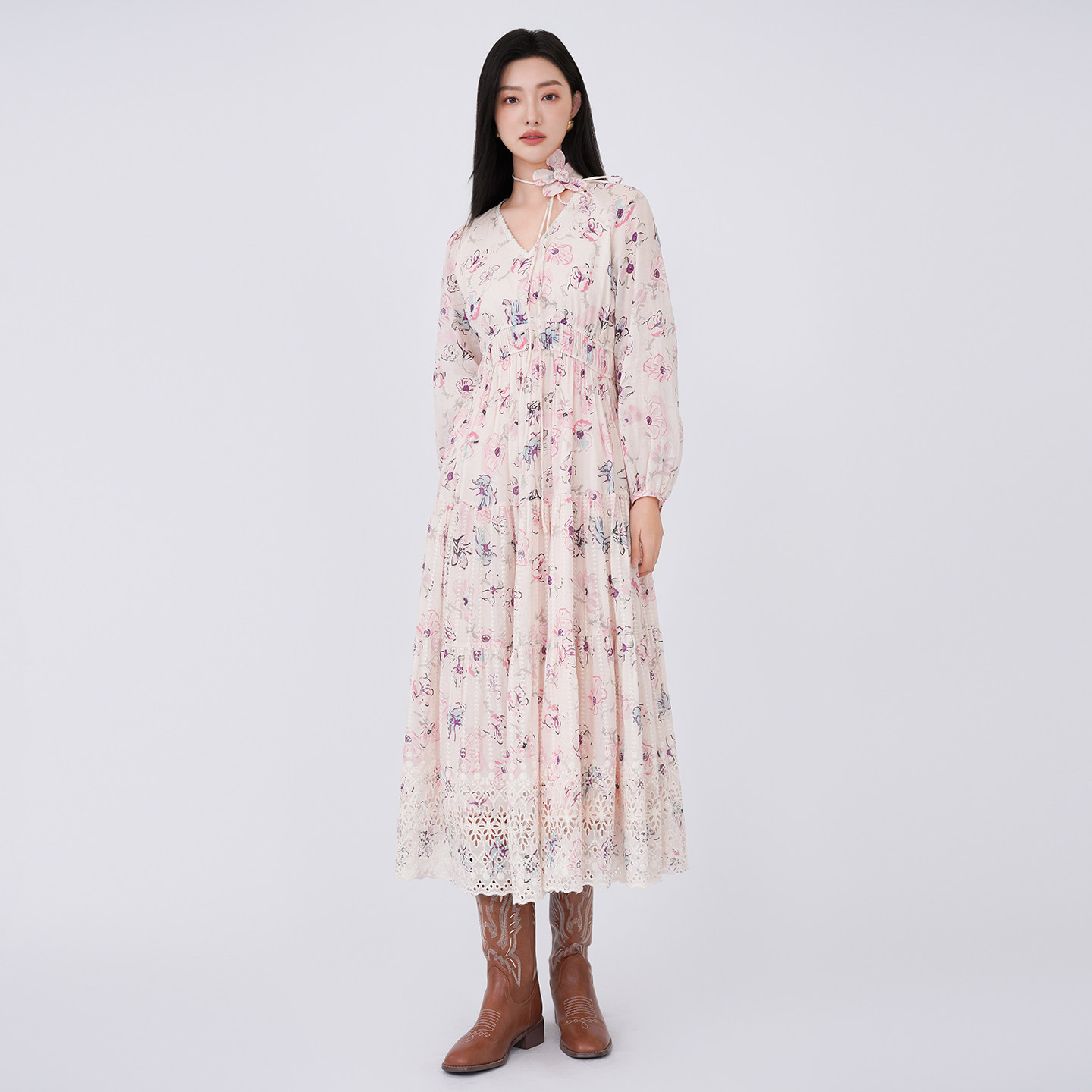 法柚连衣裙2026春装新品女长袖V领蕾丝花朵装饰拼接公主碎花裙