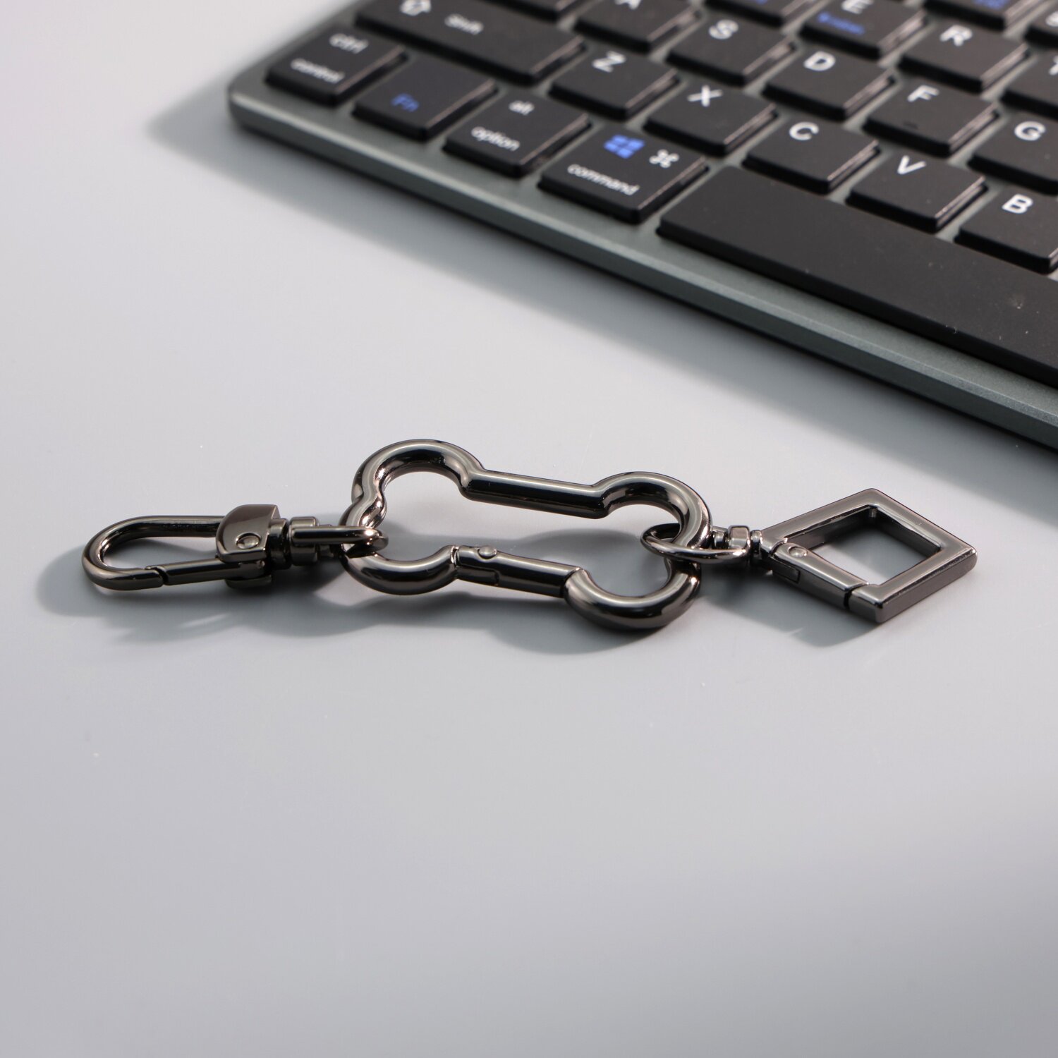 时尚简约多功能金属菱形钥匙扣枪黑色骨头造型百搭防丢防盗钥匙链