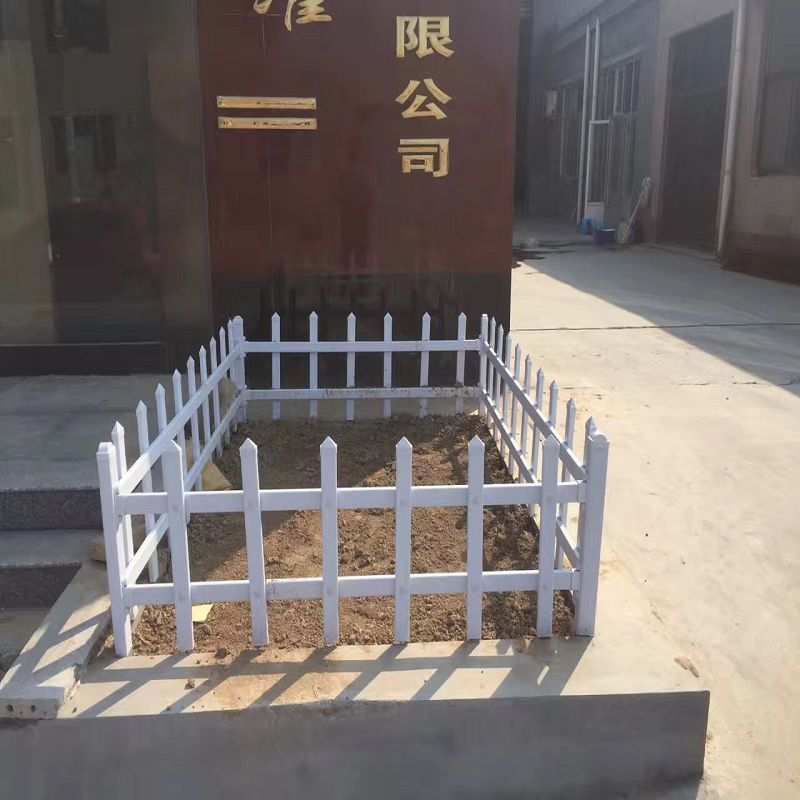 生产定制PVC草坪护栏绿化带围栏PVC塑钢社区隔离栏庭院围栏