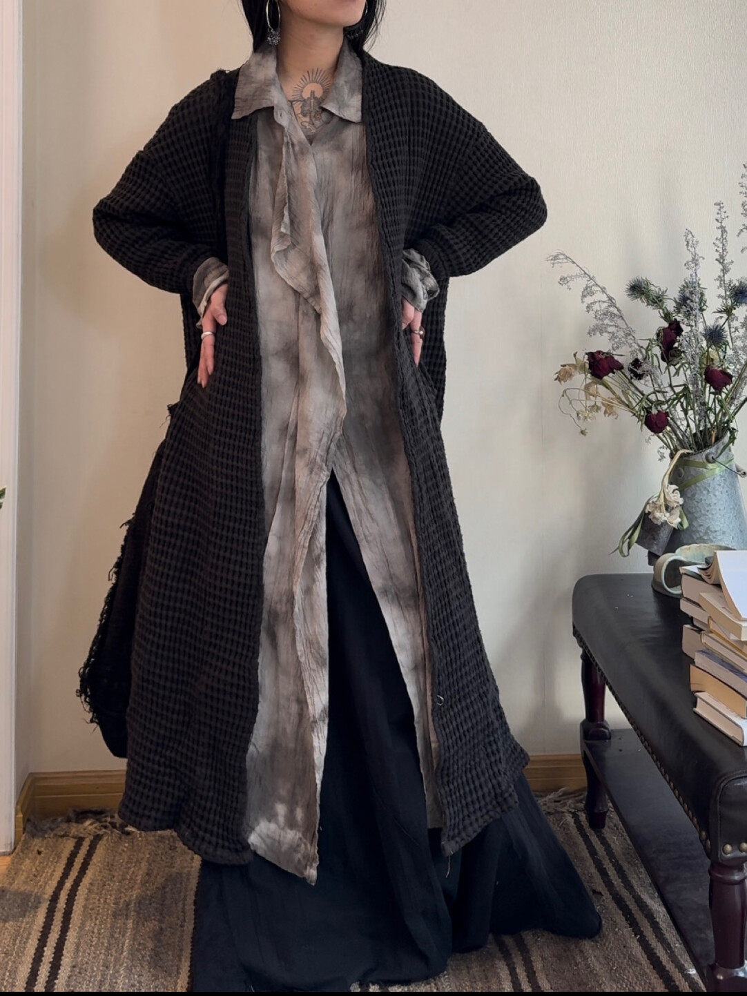 不在-棉麻做旧黑蜂窝巢肌理感外披（背后盘扣设计）,女装/女士精品,风衣,淘宝优惠券,粉丝福利购,淘宝优惠卷