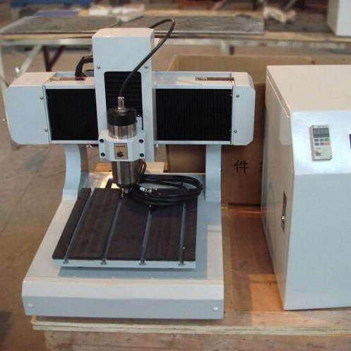 巨超3AJA0刻30电脑标牌铭PVC牌双色板亚克力塑料板铜章雕机cncrou