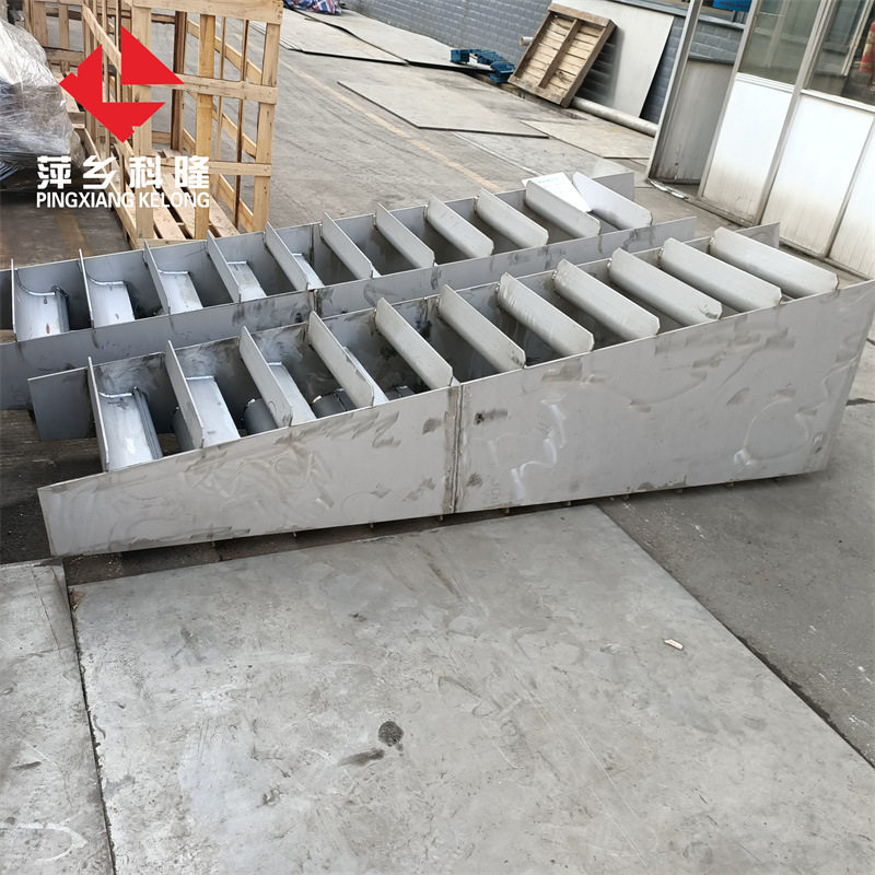 萍乡科隆塔内件车间生产PP双列式气体分布器