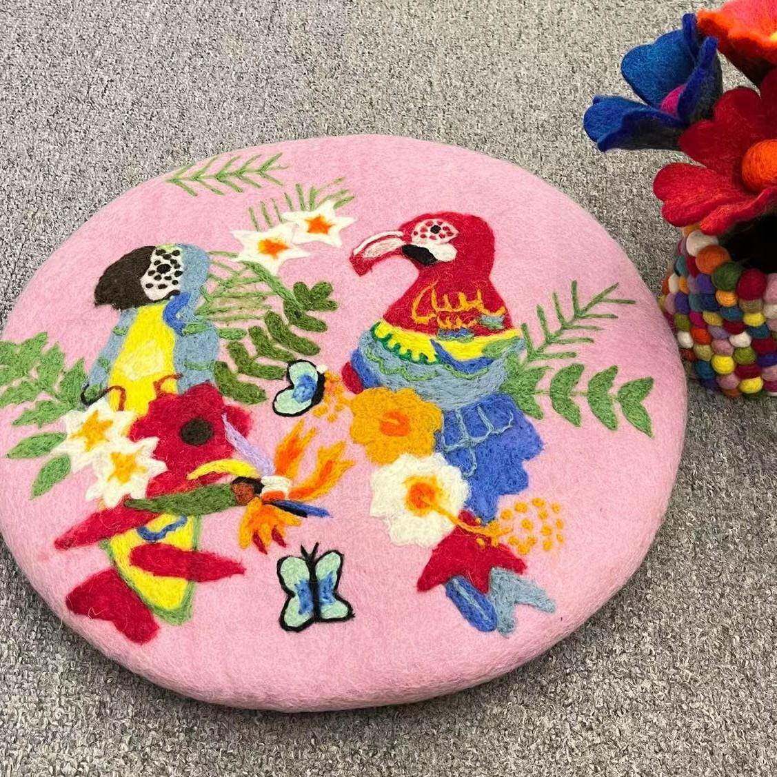 羊毛毡手工WET通戳戳乐可爱卡向刺绣地毯靠枕抱枕蒲垫团子圆形日 - 恒汪工厂出品