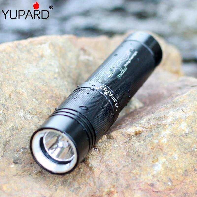 T6/L2强光潜水定焦手电筒水下远射防水补光黄光带18650电池充电器