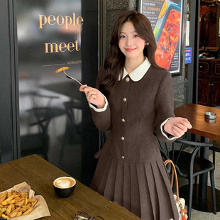 韩系高智感假两件棕色秋冬新款 小个子收腰百褶裙撞色娃娃领连衣裙