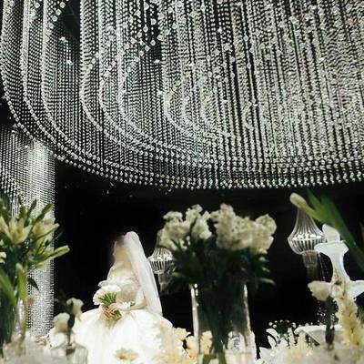 新路款水晶帘定珠位珠串婚庆吊顶婚庆珠串装饰网背红婚礼引舞台景