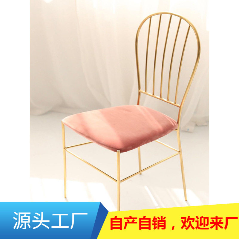 北欧设计师丝绒靠背餐椅