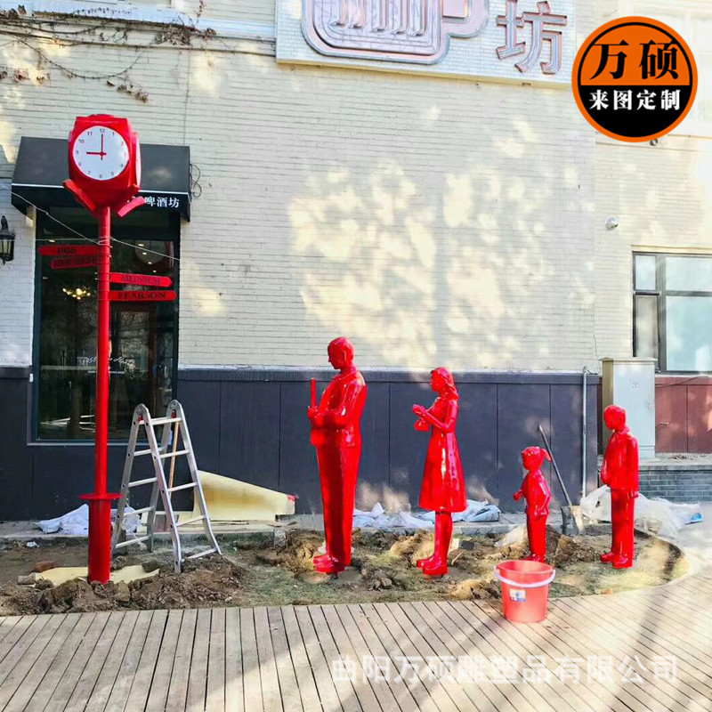 商业街玻璃钢等候时钟人物雕塑