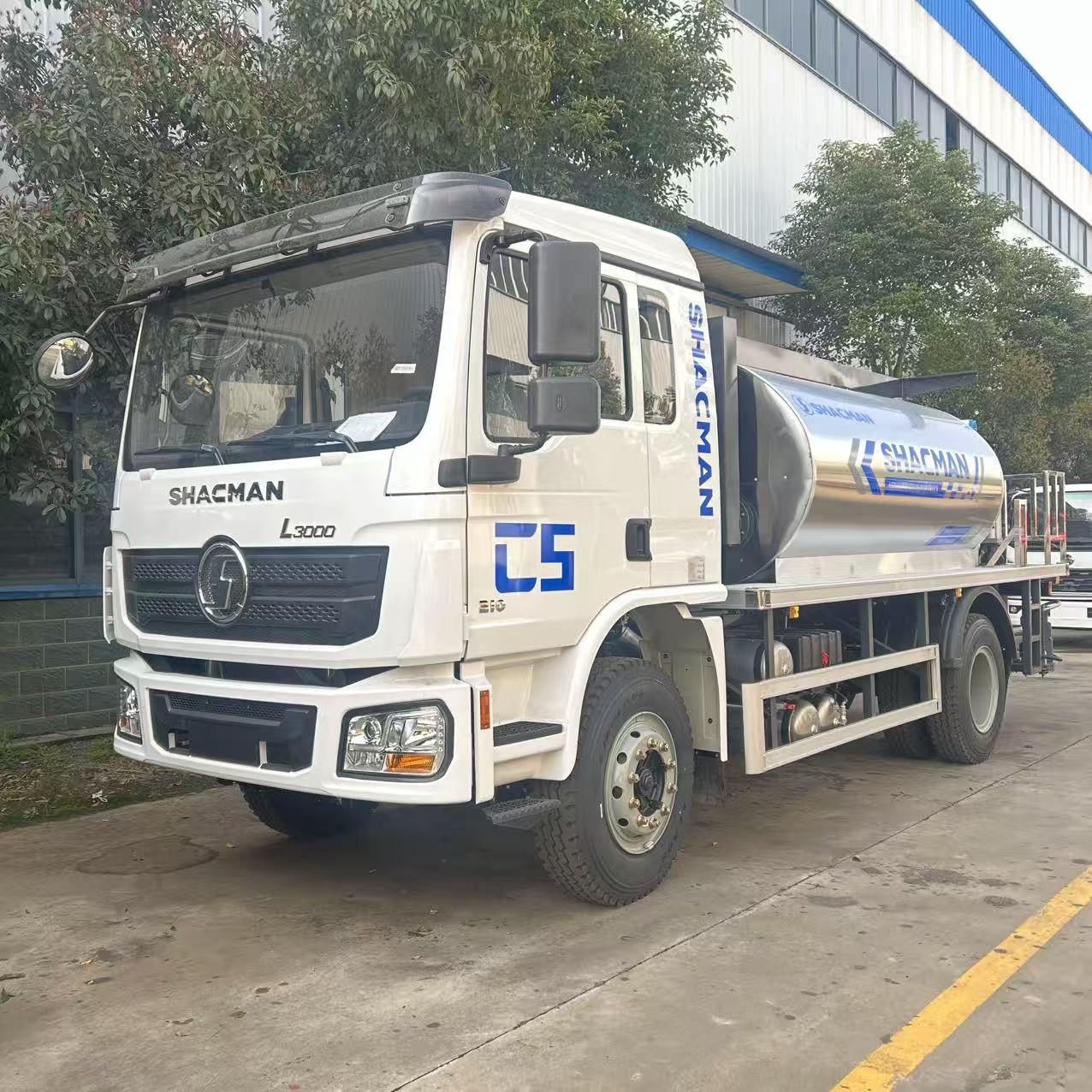 出口秘鲁陕汽12立方沥青洒布车 SHACMAN8-10m3同步碎石封层车