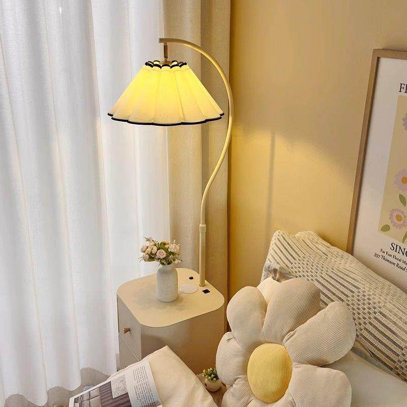 卧室奶油风落地灯氛围感装饰花朵客厅沙发旁床头柜台灯一体置物架