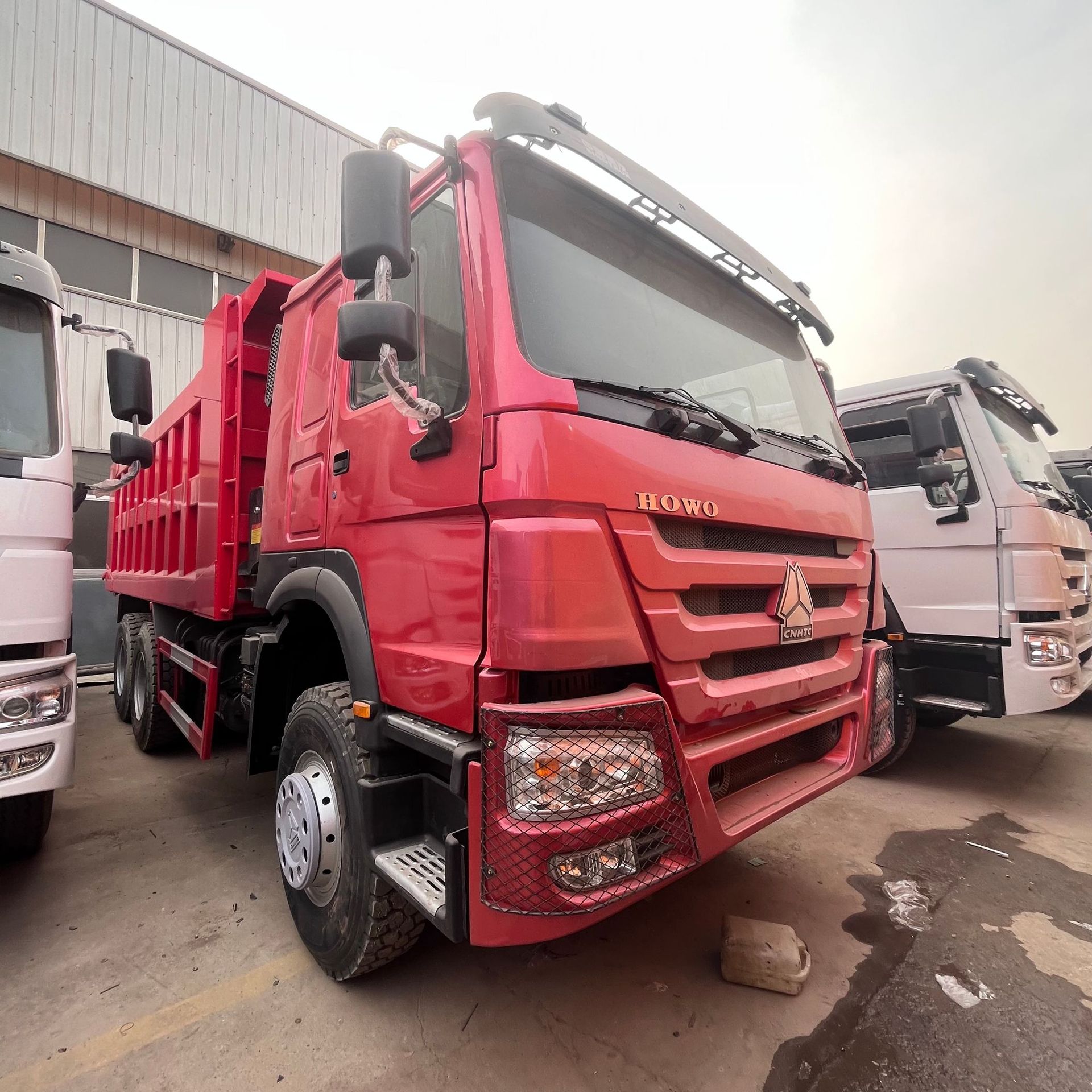 6X4 燃油土方车 运输渣土车 重汽豪沃车厢货车翻斗自卸车集装箱