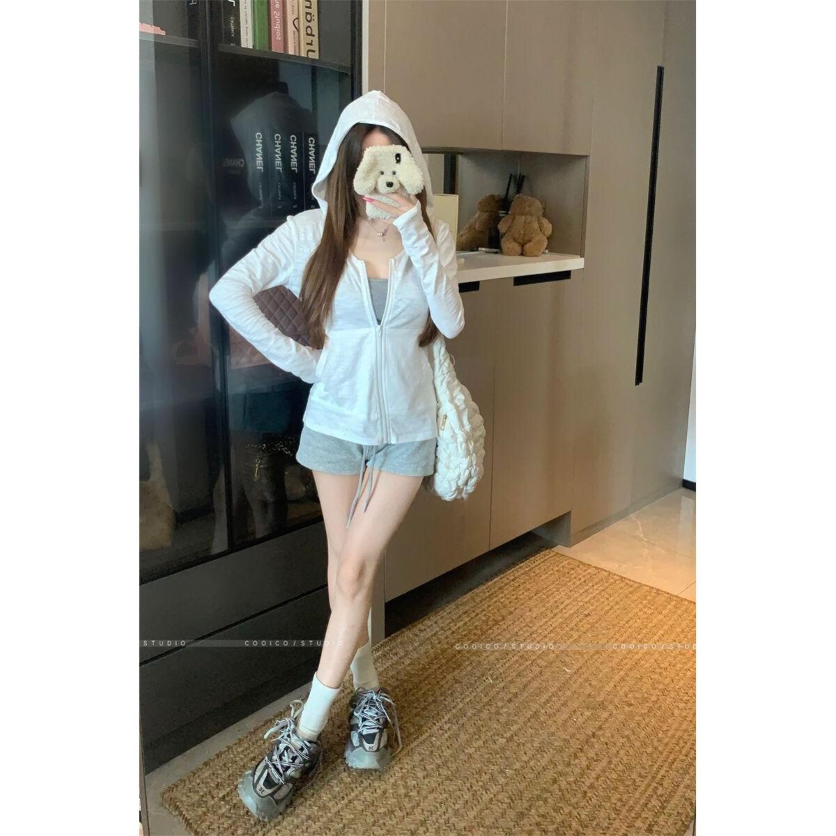慵懒风运动套装白色连帽防晒长袖外套女夏季热裤休闲裤短裤两件套