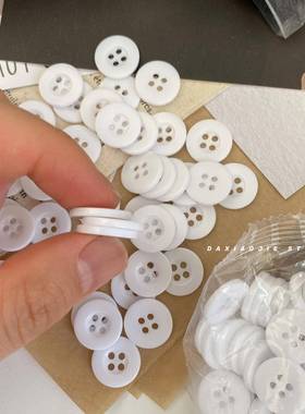 艺森ESSTUDIO 白色大褂厨师扣四眼宽边细边两眼面包黑白珠光纽扣