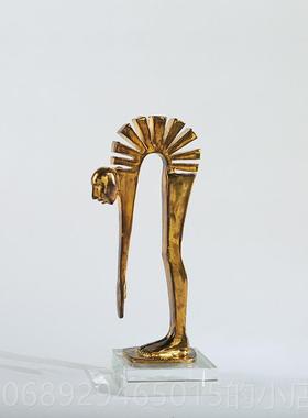 正品北抽象塑居金属雕艺术品异形人物欧摆件 家办公室书房桌面装