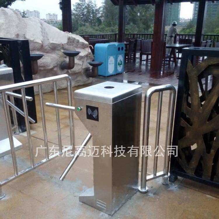 厂家单向三滚栅单向出口立式三辊闸手动旋转不锈钢通道闸超市转闸