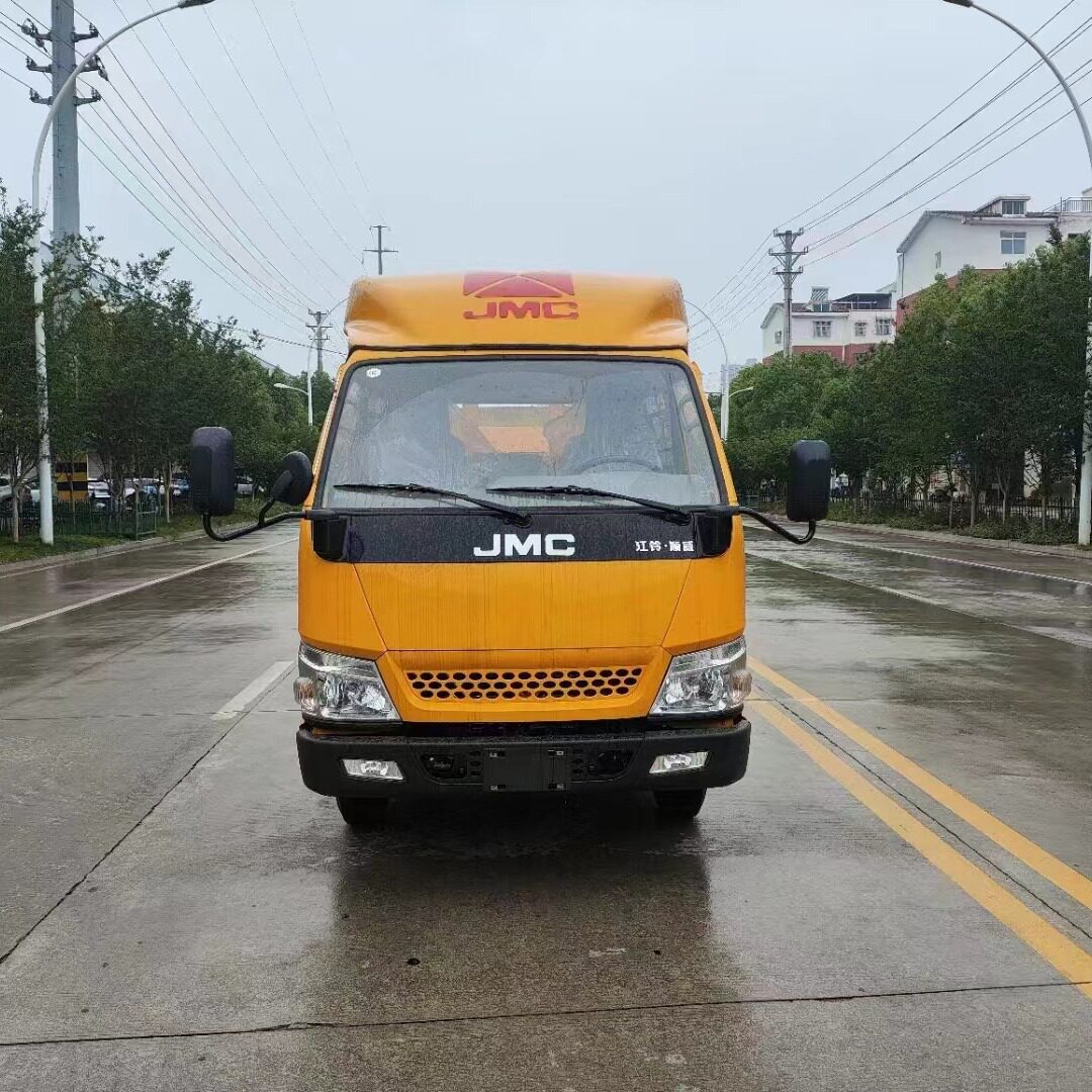 大型高速养护防撞吸能缓冲车