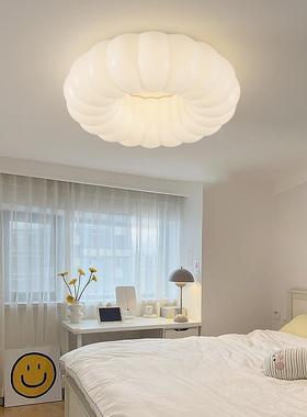 全光谱护眼现卧室云朵吸灯奶顶油风南瓜灯代约儿童男孩房95828间