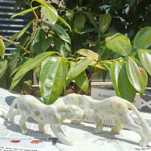 源厂家直发天然水晶岫玉雕刻件豹子办公室摆件装饰品玉器水晶石