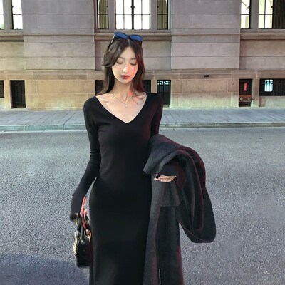 剁椒小姐 安妮心事/V领百搭显瘦打底连衣裙秋冬长袖包臀针织长裙