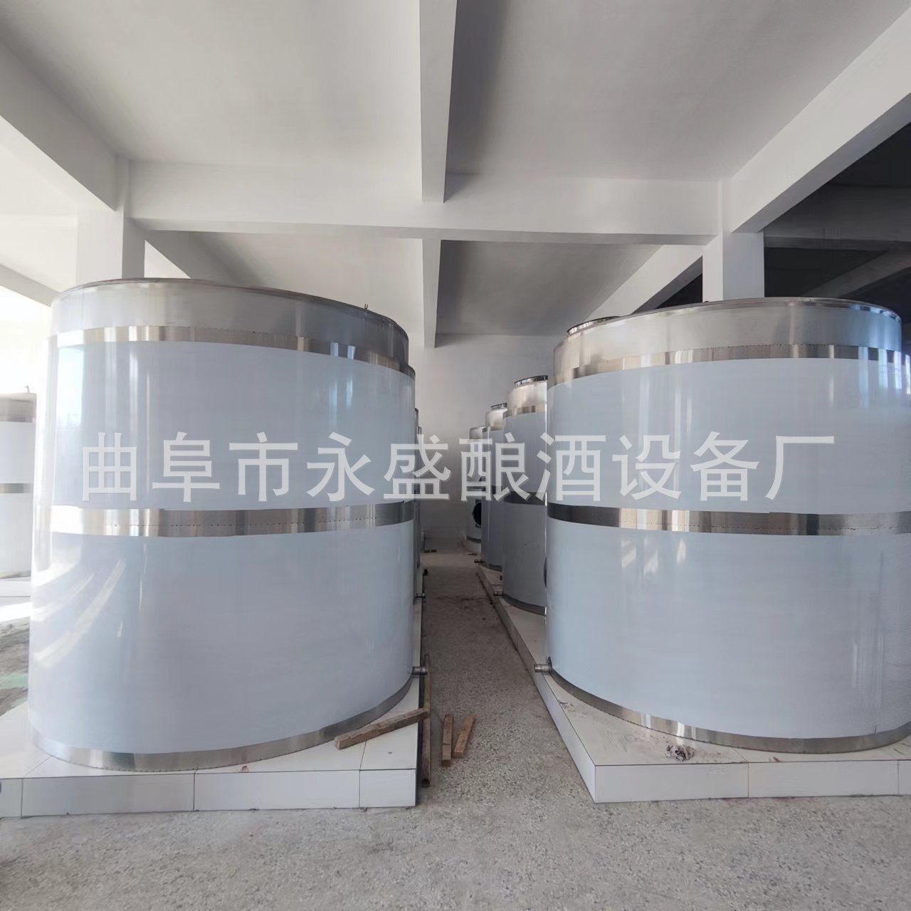 厂家制造酒厂酿酒设备酒容器 大型不锈钢储存罐 10吨立式带腿储罐