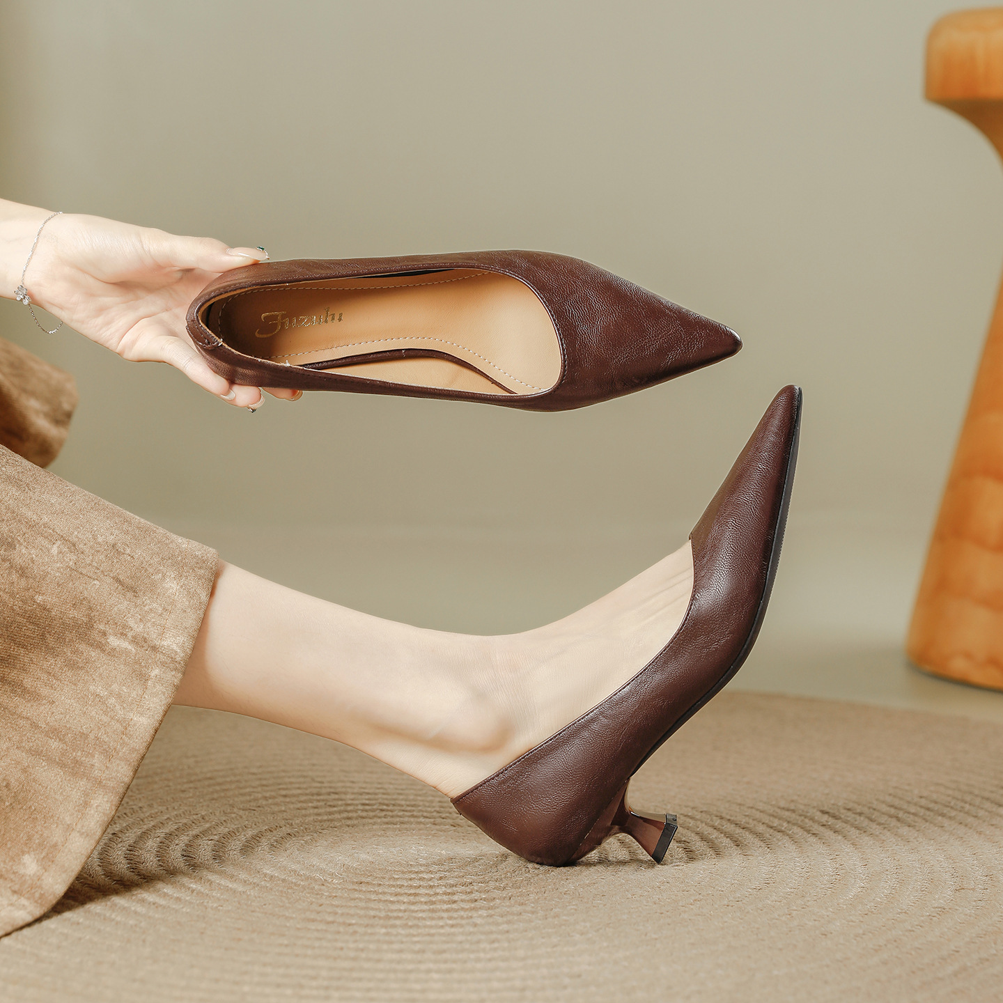 复古尖头浅口单鞋女年夏季新款气质百搭职业通勤不累脚高跟鞋