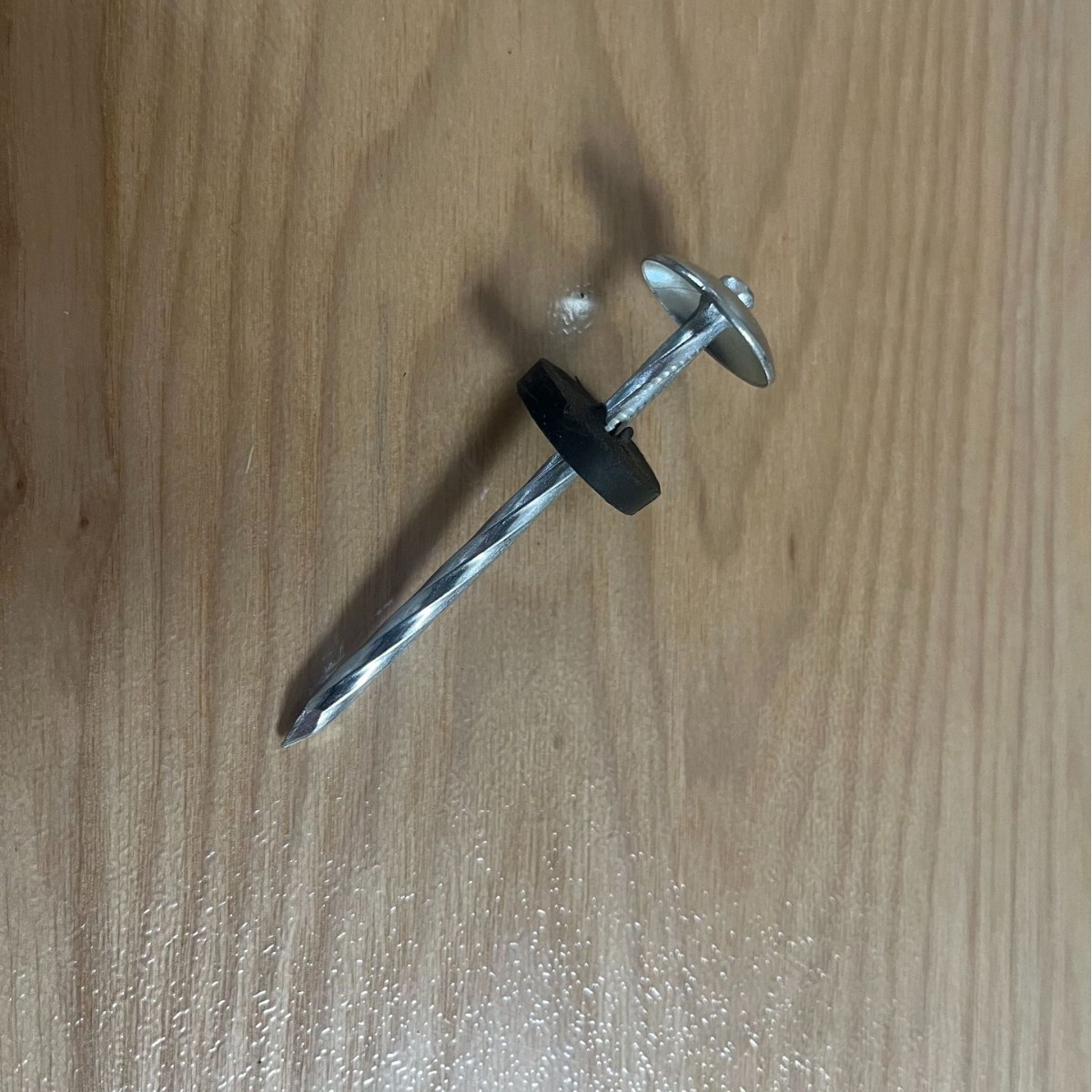 带胶垫瓦楞钉/有帽工地建筑装修规格多样钉子厂家售原厂螺丝钉