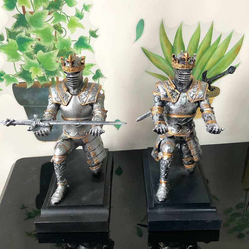 跪立骑士国王执行官面具骑士士兵盔甲英雄笔架后背带磁力手机座