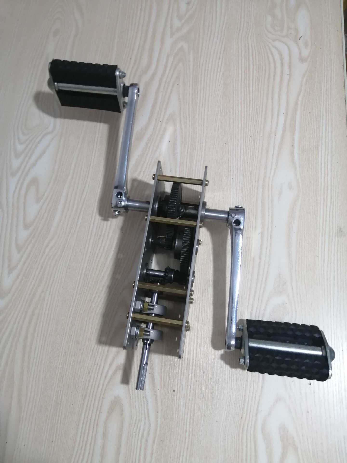 脚踏手摇发电机齿轮箱朝向可调