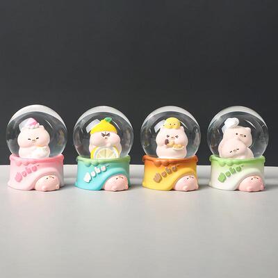 新品可爱呜呼猪迷你水晶球发光树脂工艺品家居办公室桌面摆件