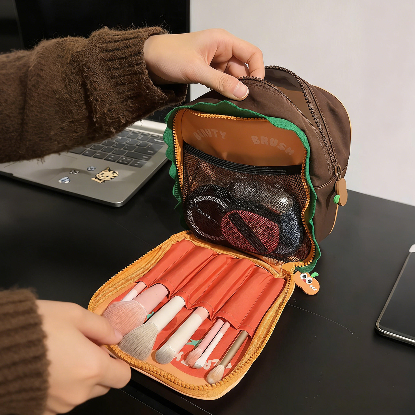 卡通吐司化妆包旅游外出便携大容量分区收纳洗漱包少女心随身包包