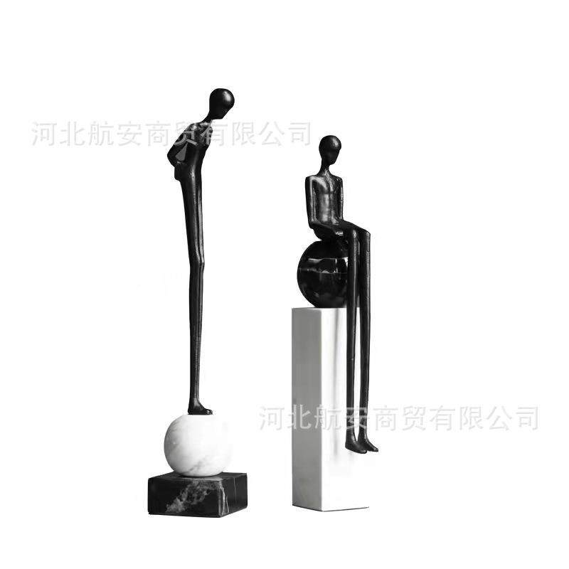 现代简约创意铸铁人摆饰件桌AUY楼样板房售处书架面茶几电视柜软