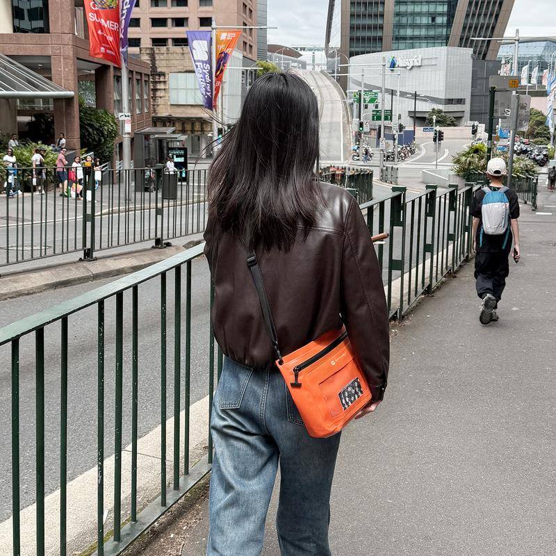 复古色手泳机防包户外多功水能斜IPX7防水触控包游冲浪潜水漂I432