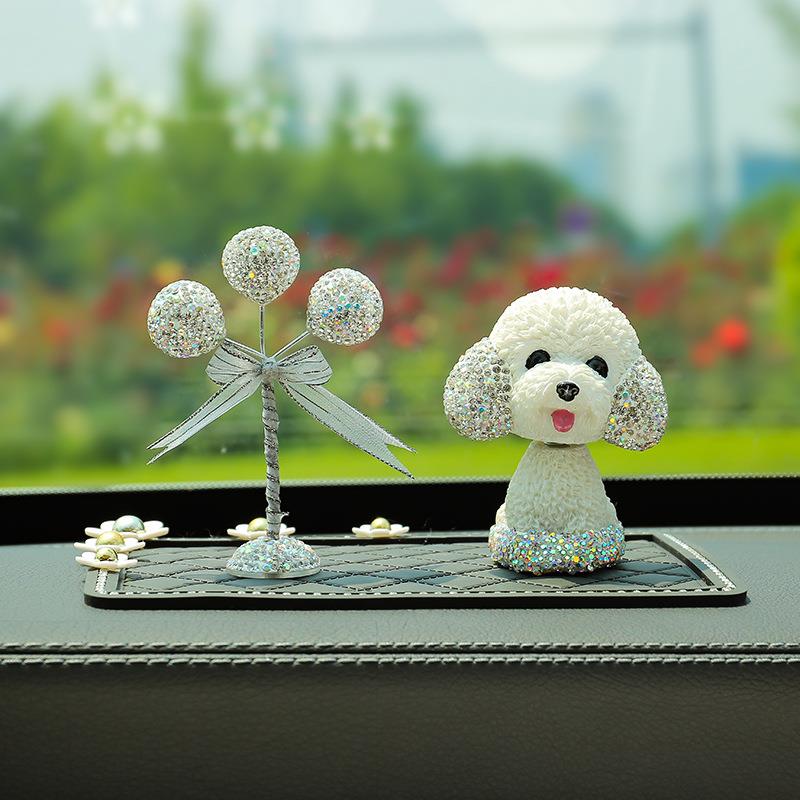 镶钻车用狗狗汽车摆件公仔摇头卡通饰品香水车内车载高级感摆件