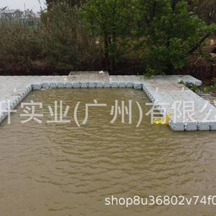 水上摩托艇头停靠W-90海料上冲浪浮桥塑浮码筒浮台靠船游艇泊位码