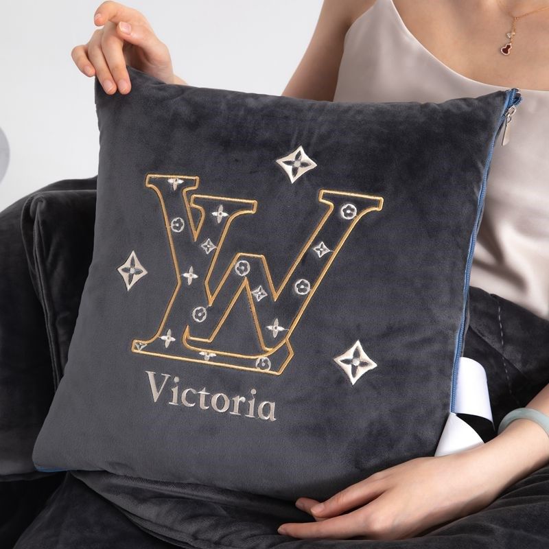 A类婴儿绒抱枕被子两用二合一多功能车载加厚办公室午睡枕头汽车