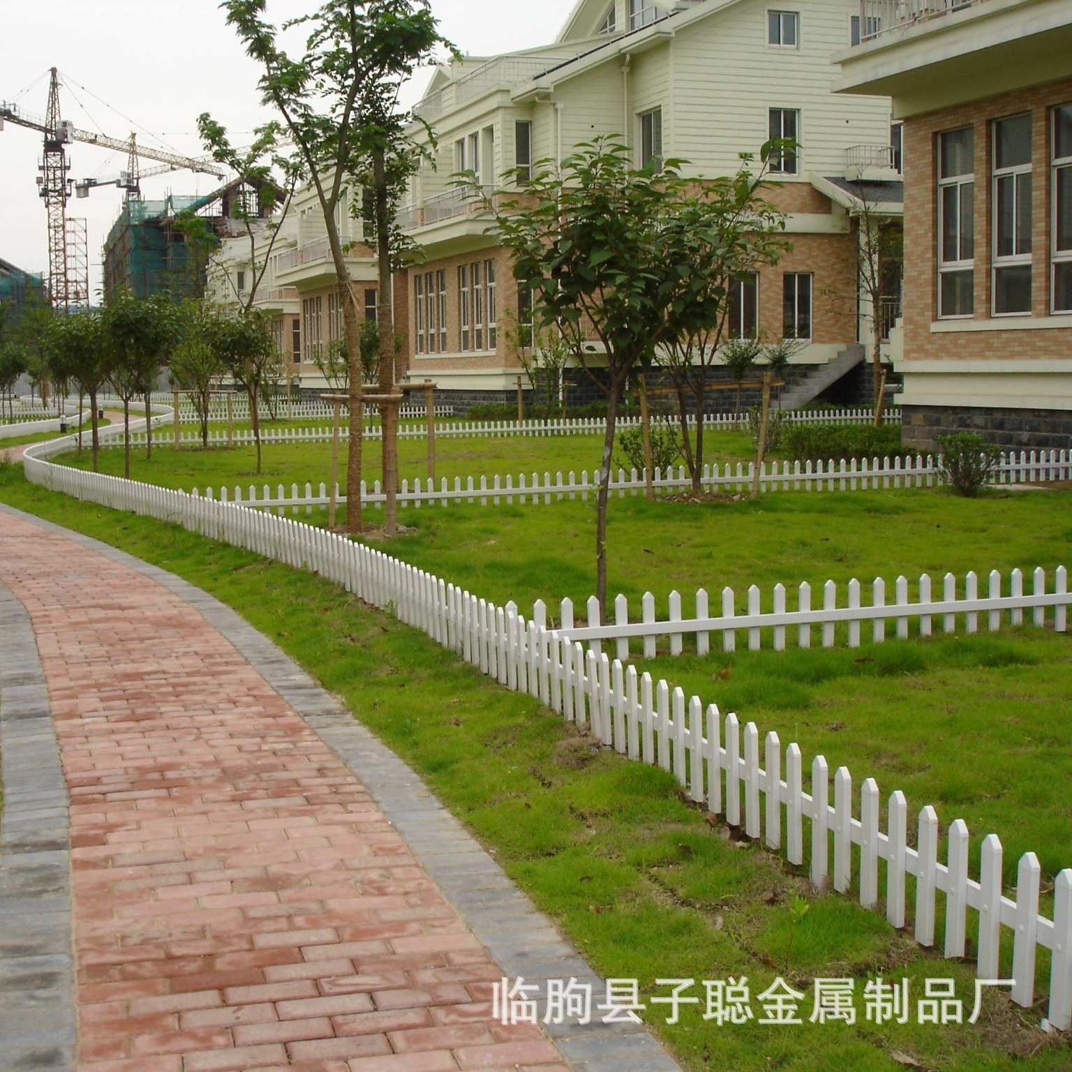 花坛草坪护栏钢制栅栏小区公园绿化带白色pvc塑钢庭院园艺防护