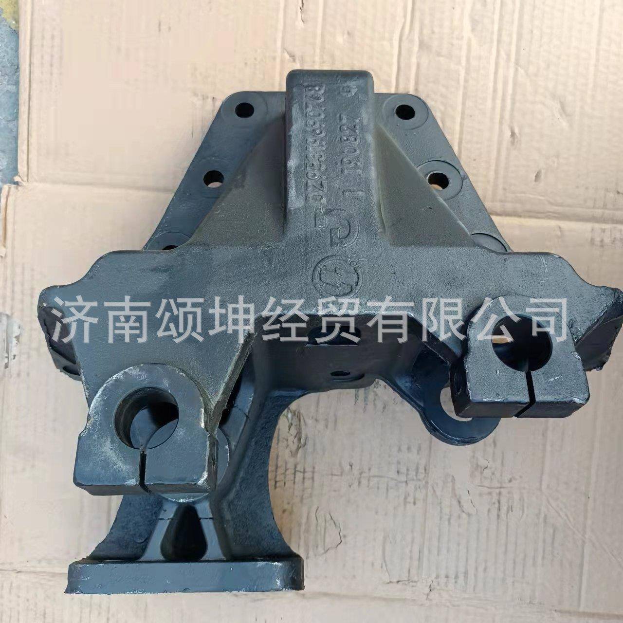 供应陕汽德龙X3000配件DZ95319690768连体支架