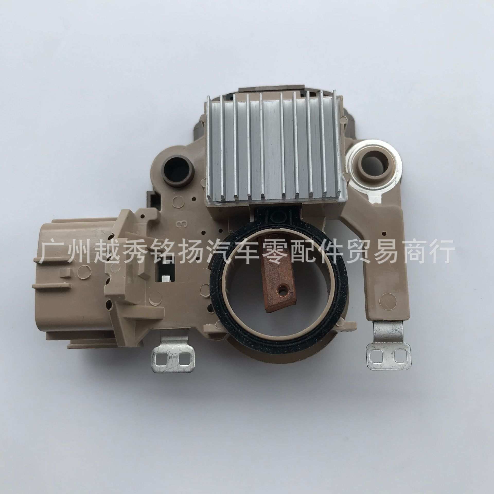适配东风景逸菱悦V3比亚迪F3哈飞赛马MD618957汽车发电机调节器