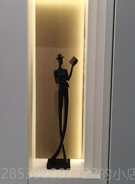 新款抽象人酒物看书长腿雕摆件板房店电样视柜客厅玄关书房铁艺术
