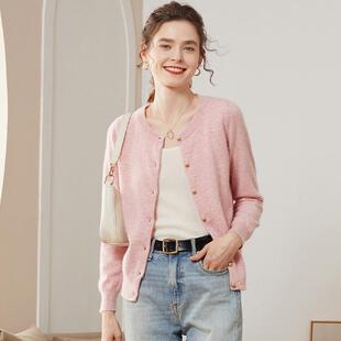 秋季女款简约平面纯色雾感金属扣圆领宽松显瘦通勤山羊绒针织开衫