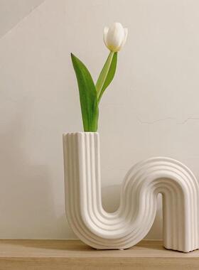 现代简约S形白色线条陶瓷花瓶摆件样板房售楼处客厅书房软装饰品