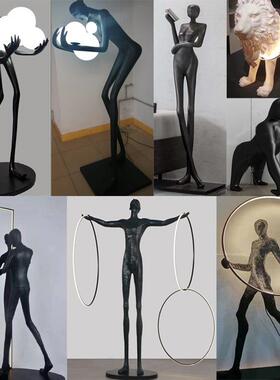 现代形人艺雕术塑抱球落地灯酒店坐大堂LDD035展厅创意人像树脂摆