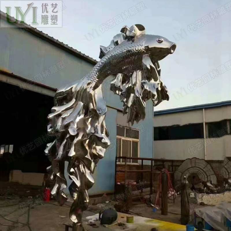 不锈钢金鱼雕塑 工厂定制酒店别墅广场镜面制作景观鱼摆件