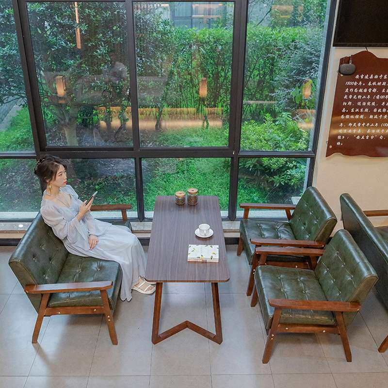 咖啡餐厅美式复古实木双人卡座皮沙发洽谈酒吧奶茶店桌椅组合商用