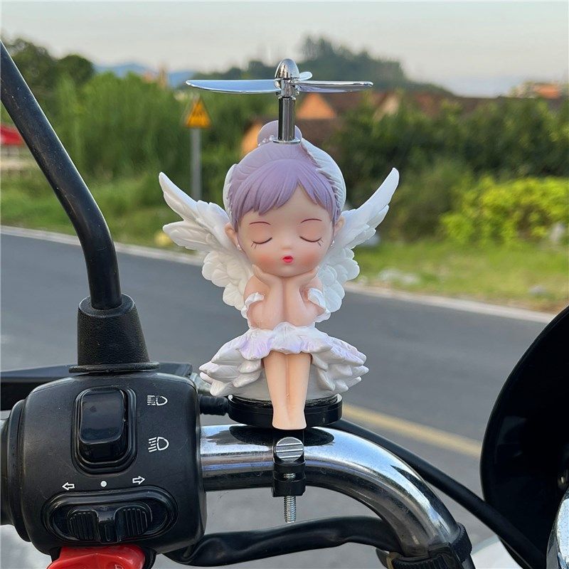 可爱小黄鸭自行车电动车摩托车装饰品车载摆件美少女手办挂件配件